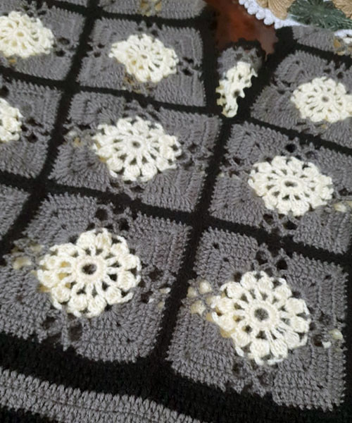 Black+Gray+Beige Crochet Top